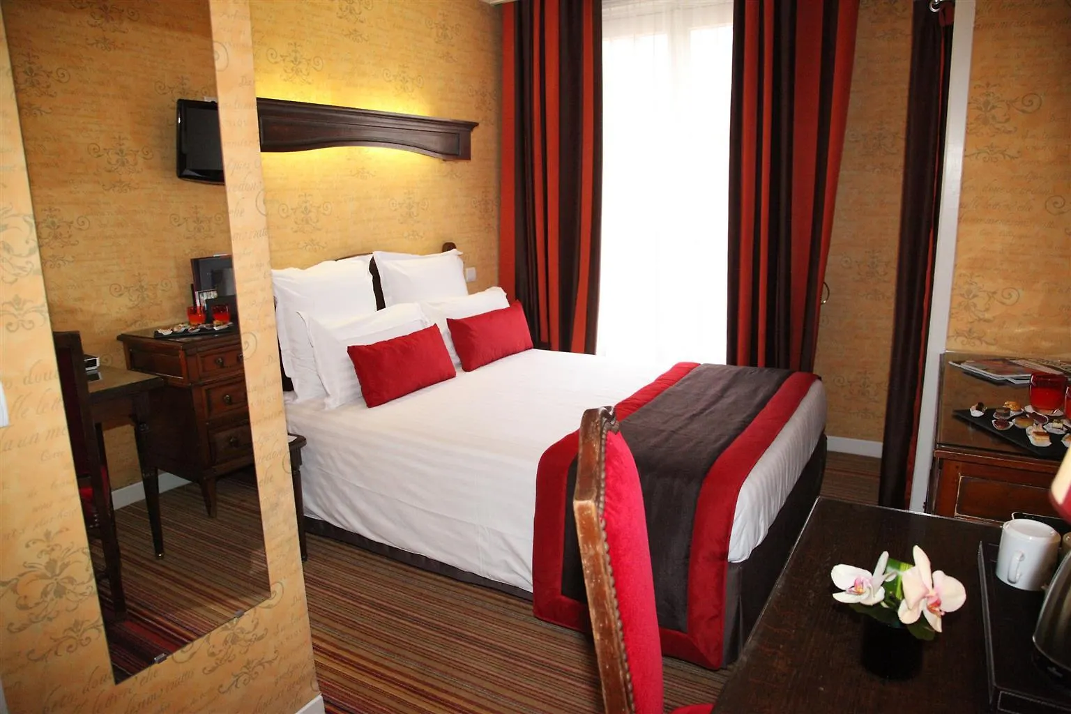 Trianon Rive Gauche 4* Paryż