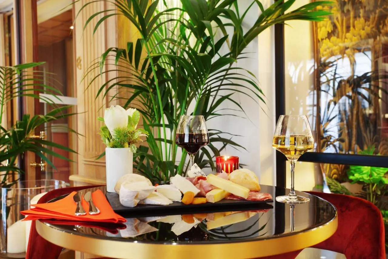 Trianon Rive Gauche Otel 4*